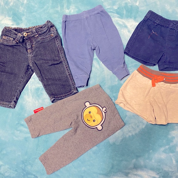 ⚡️SOLD⚡️Pants & shorts bundle 0-3 - Picture 1 of 3